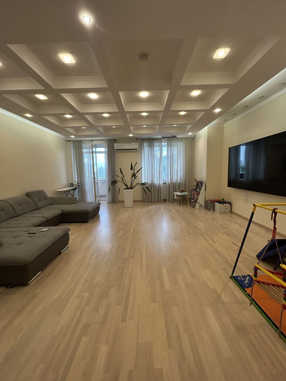 Apartment on Dovzhenko St.
