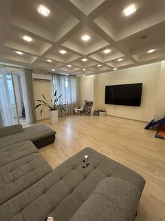 Apartment on Dovzhenko St.