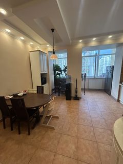 Apartment on Dovzhenko St.