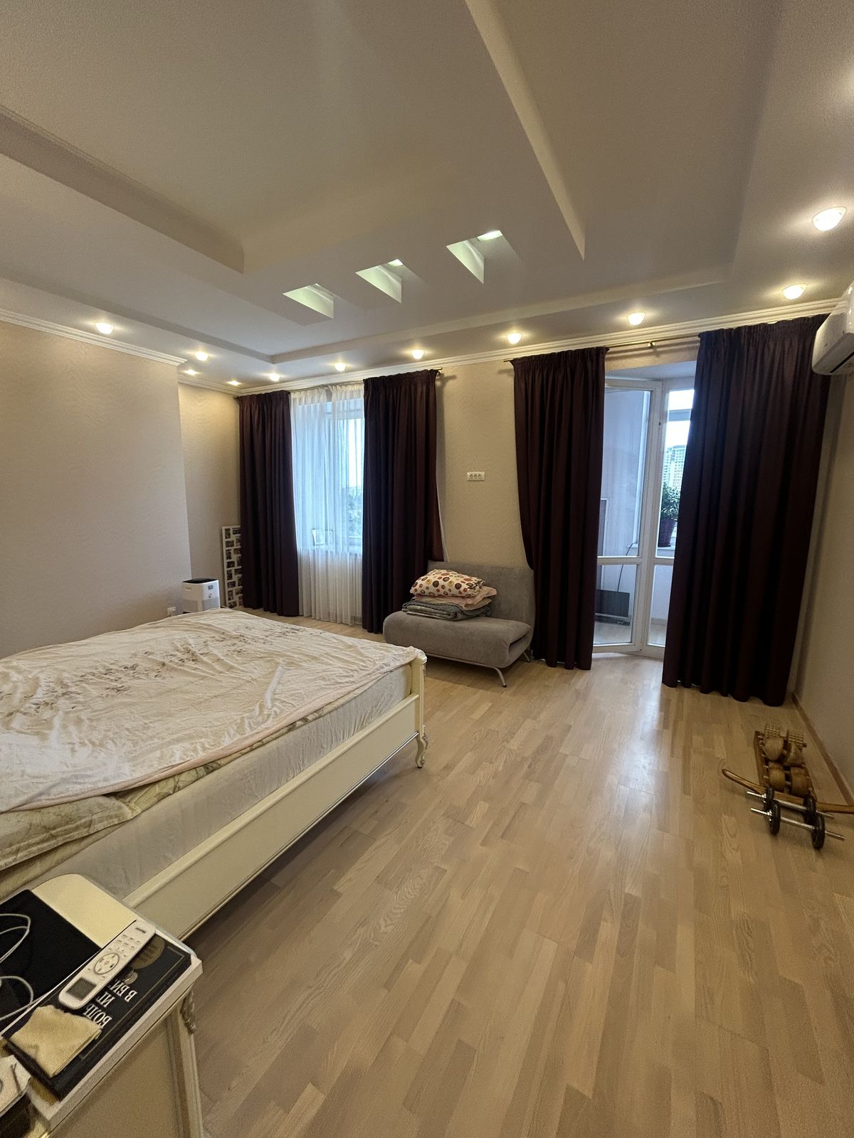 Apartment on Dovzhenko St.