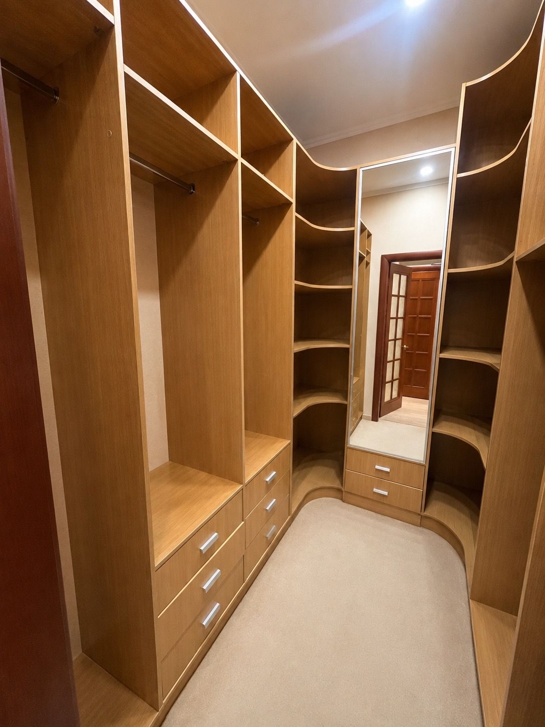 Apartment on Dovzhenko St.