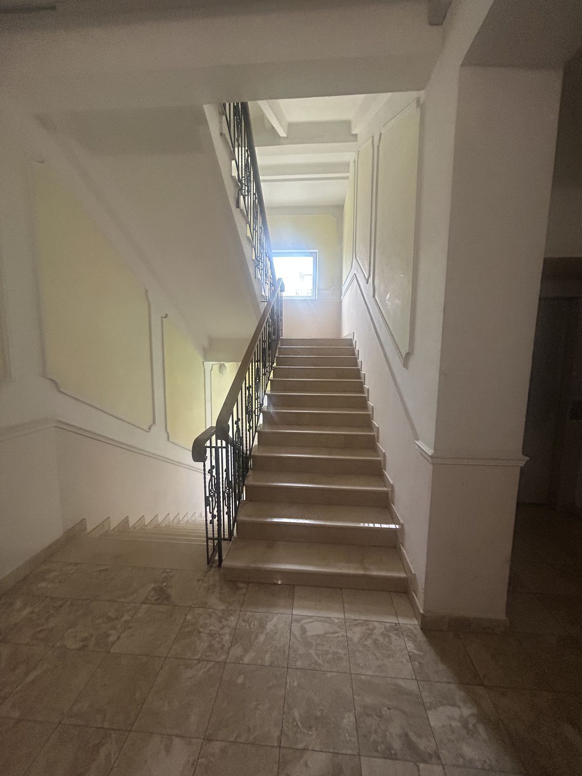 Apartment on Dovzhenko St.
