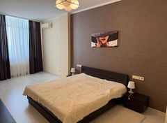 The apartment is located on Frantsuzsky Boulevard.