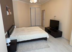 The apartment is located on Frantsuzsky Boulevard.