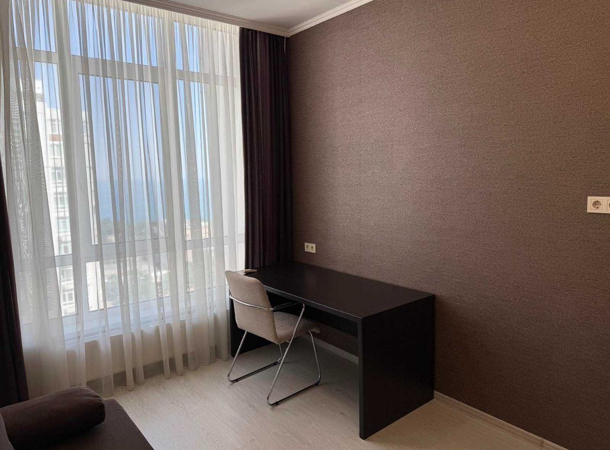 The apartment is located on Frantsuzsky Boulevard.