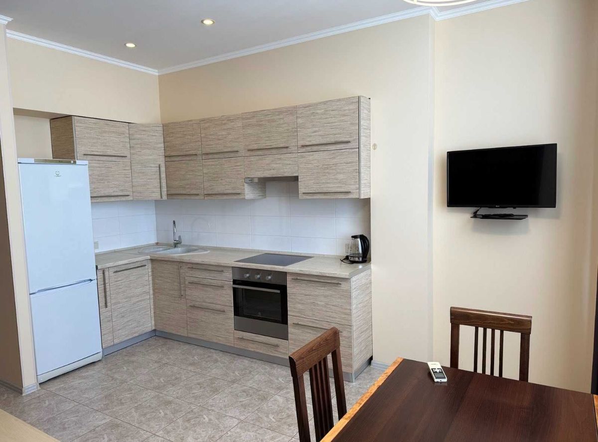 The apartment is located on Frantsuzsky Boulevard.