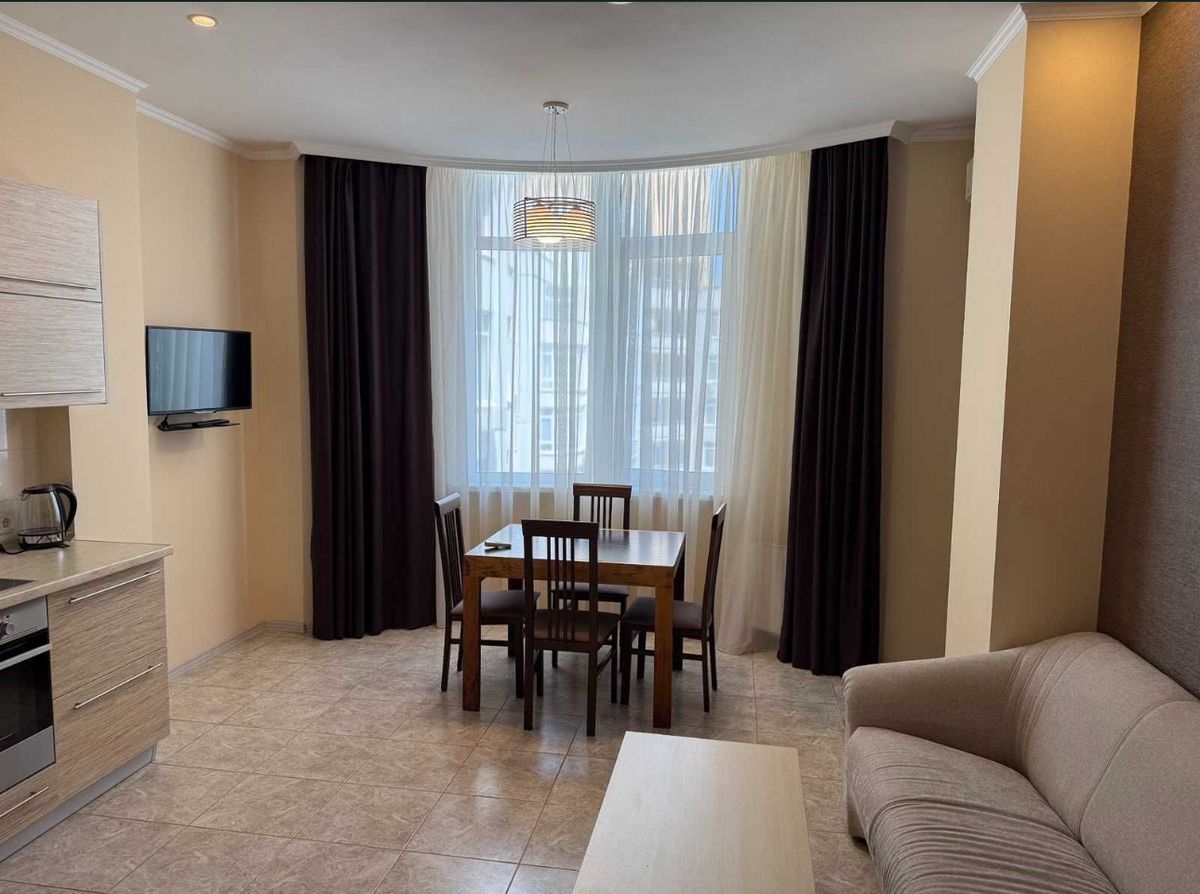 The apartment is located on Frantsuzsky Boulevard.