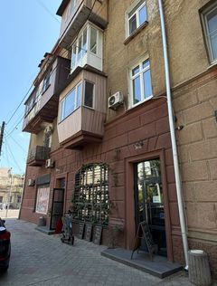 Apartment on Serednofontanska Street.