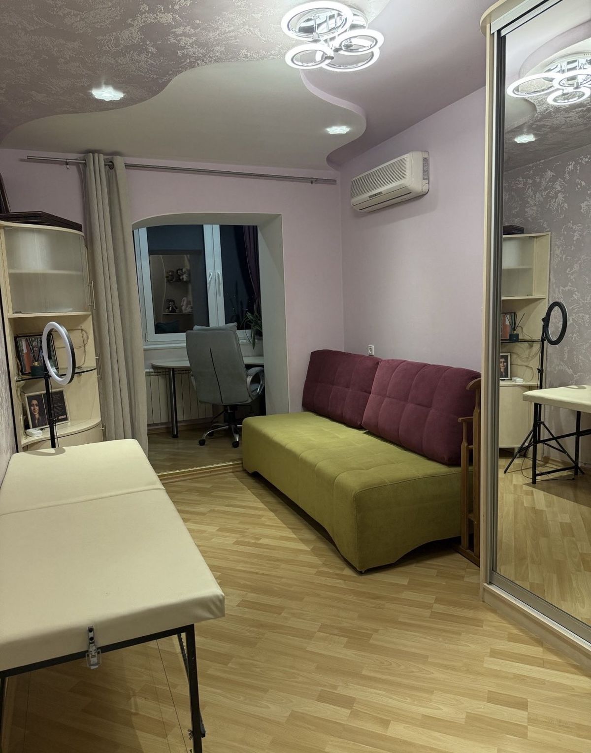 Apartment on Akademichna Street
