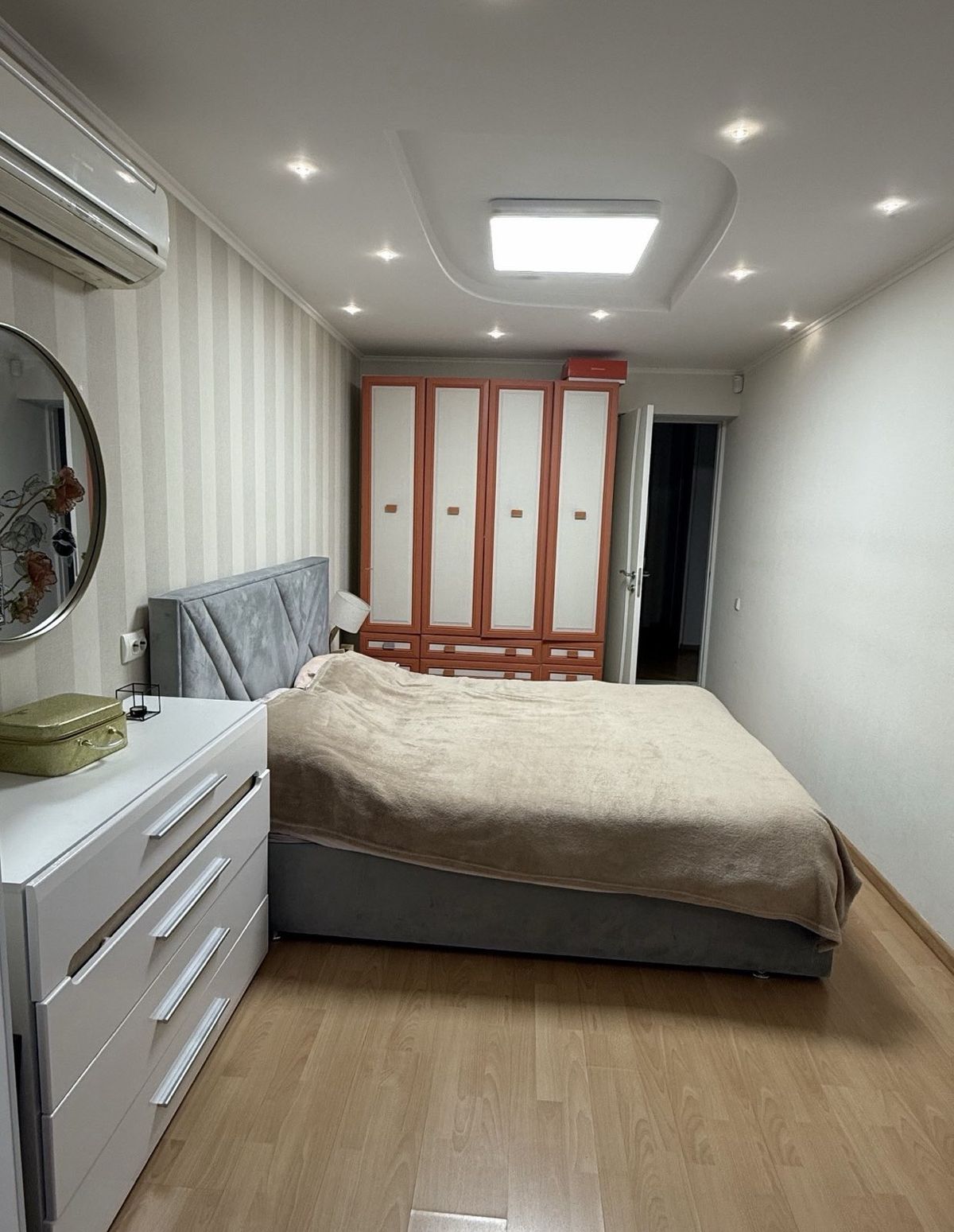 Apartment on Akademichna Street