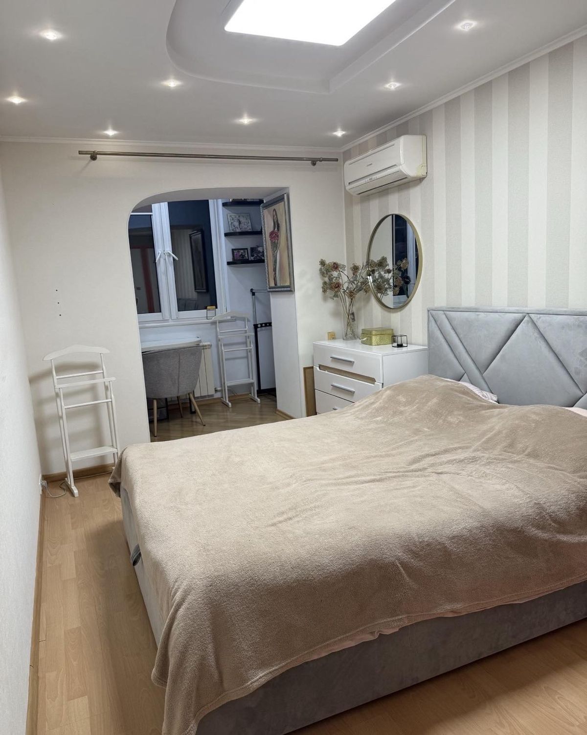 Apartment on Akademichna Street