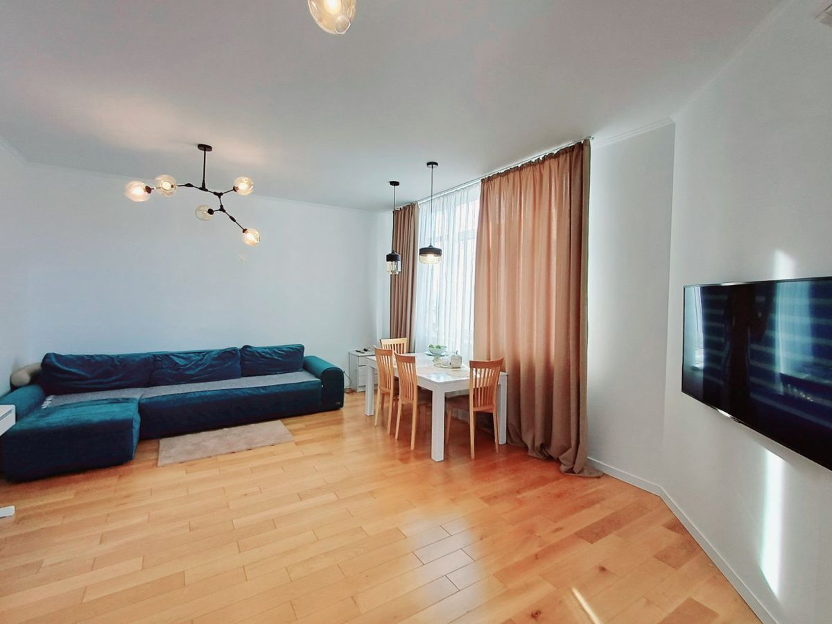 Apartment on French Boulevard