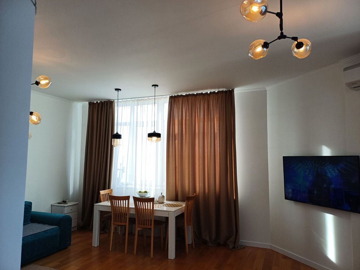Apartment on French Boulevard
