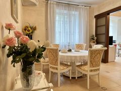 Apartment on Dovzhenko Street