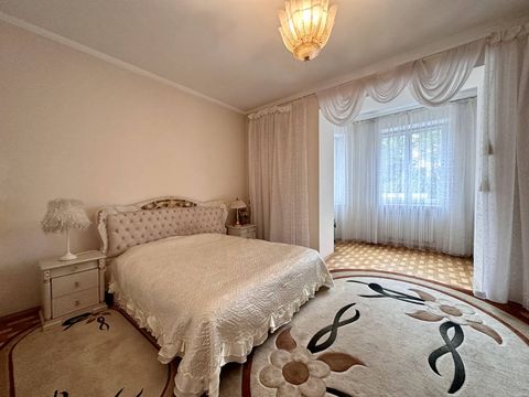 Apartment on Dovzhenko Street