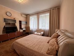 Apartment on Dovzhenko Street