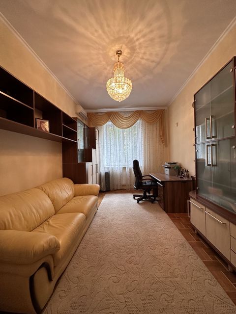 Apartment on Dovzhenko Street