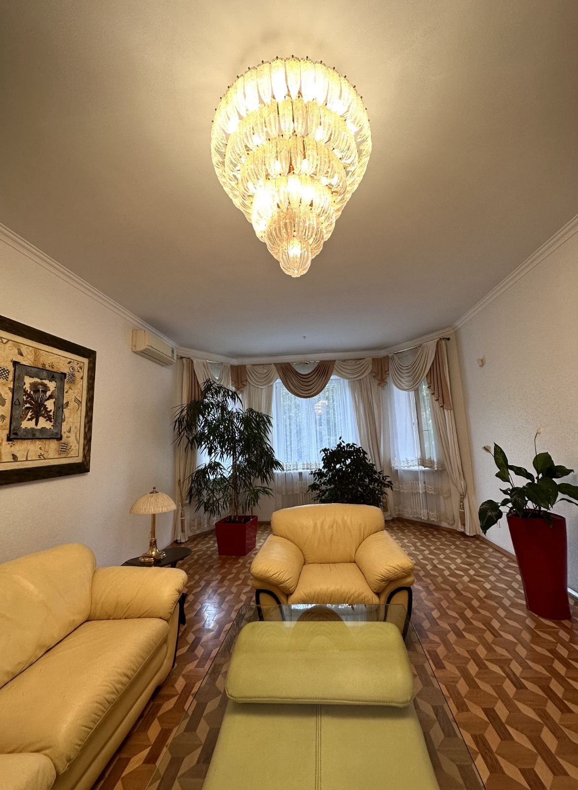 Apartment on Dovzhenko Street