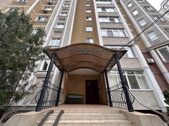 Apartment on Dovzhenko Street