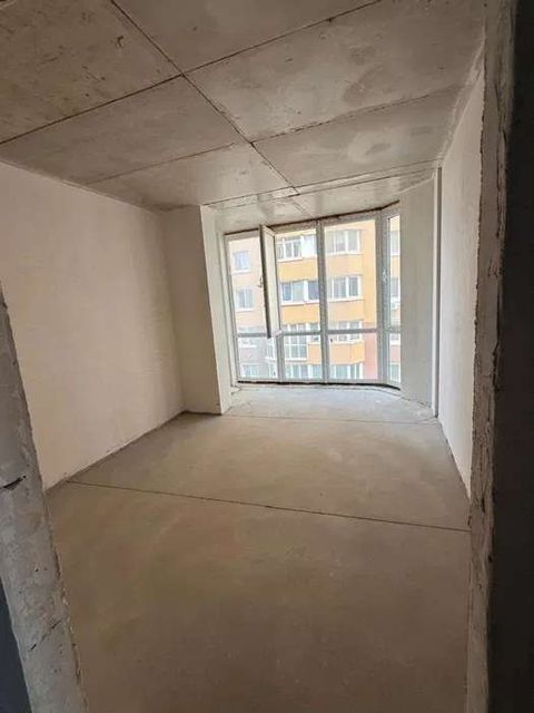The apartment is located on Shkilna Street.