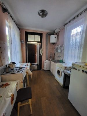Apartment on Troitska Street