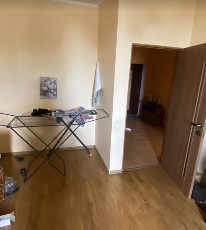 Apartment on Serednofontanska Street.