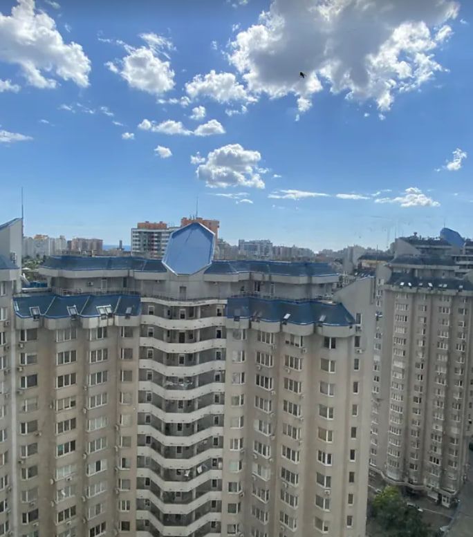 Apartment on Serednofontanska Street.