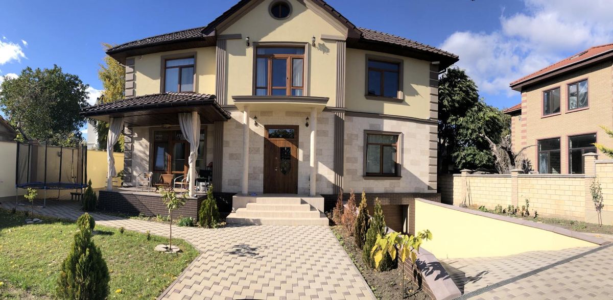 House on A. Bachynskyi St.