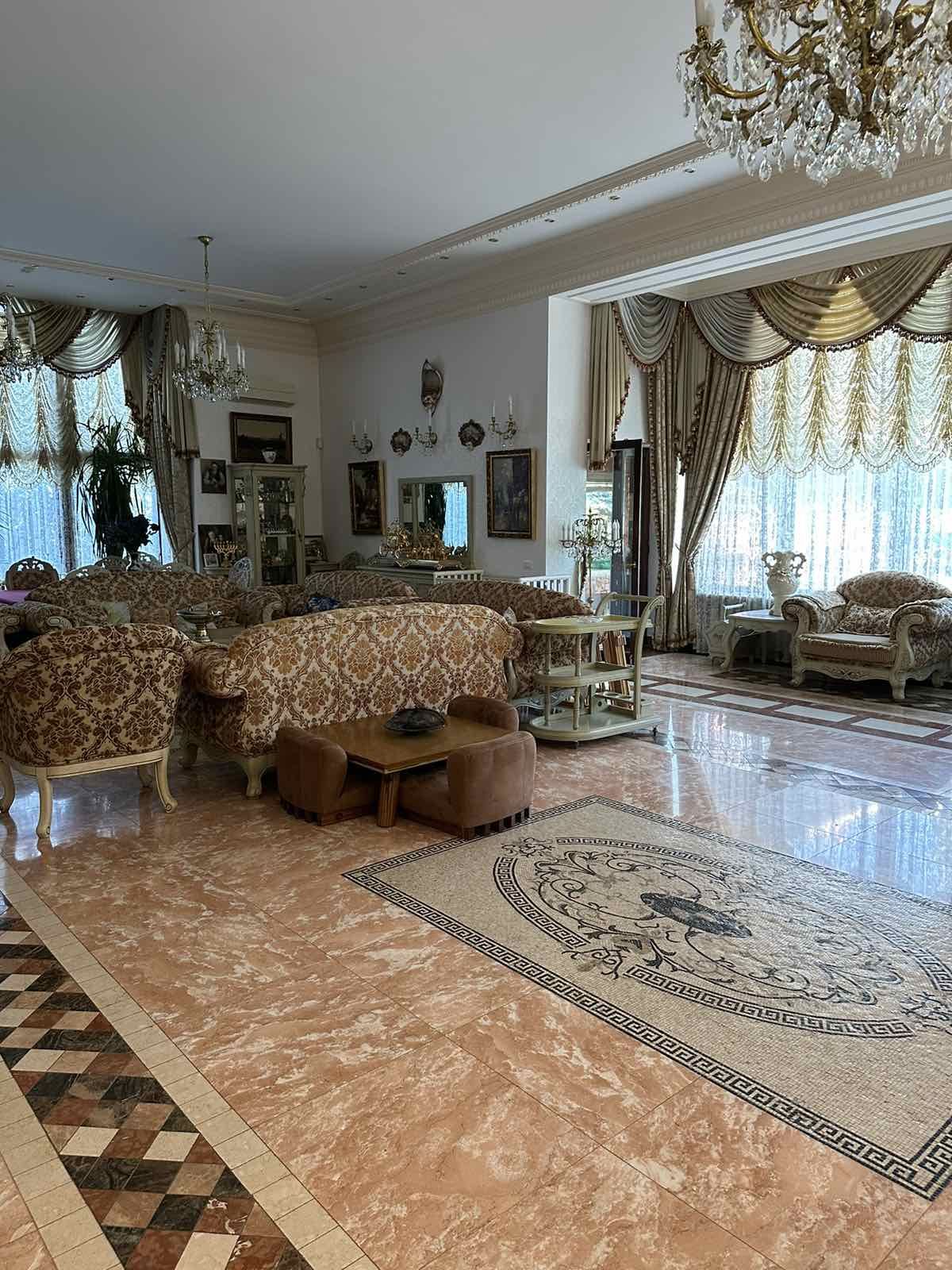 Luxury home for sale on Sovinion 3