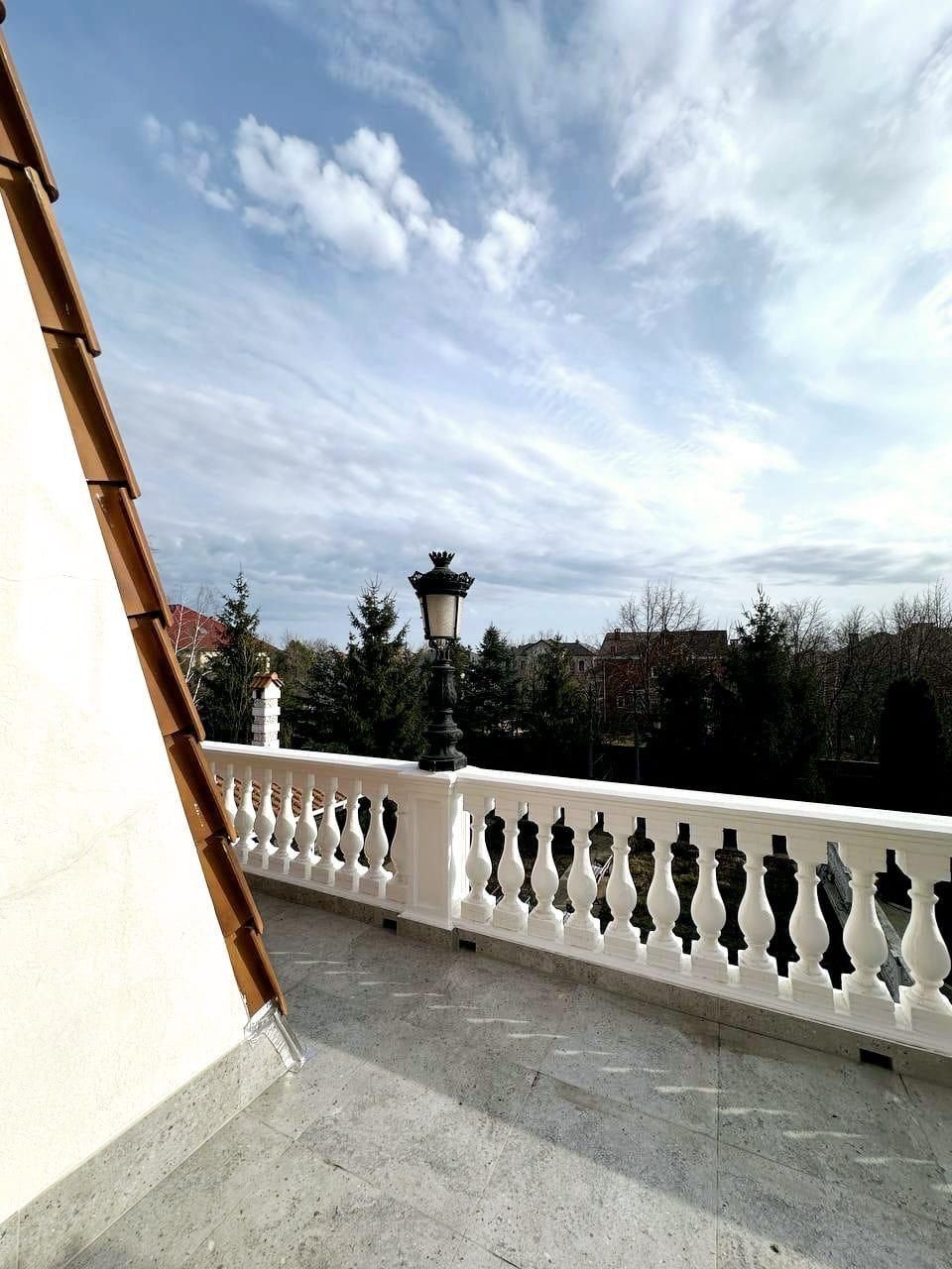 Luxury home for sale on Sovinion 3