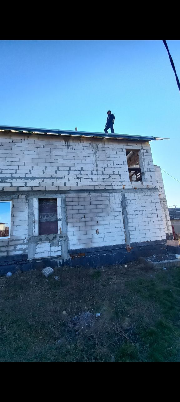 Продам коробку 2 этажа в Новой Дофиновке