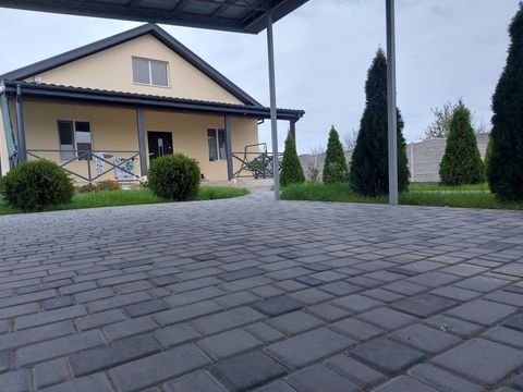 Продаж будинку на Новоселiв вул.