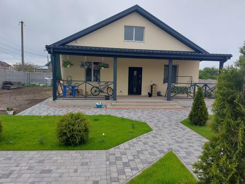 Продаж будинку на Новоселiв вул.