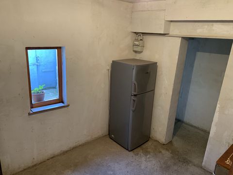 The house is located at 2 Vynogradna St.