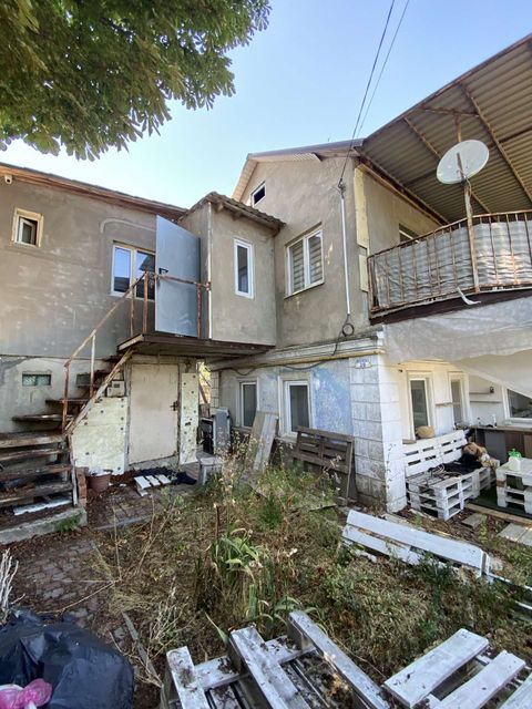 House on Saksaganskogo Street