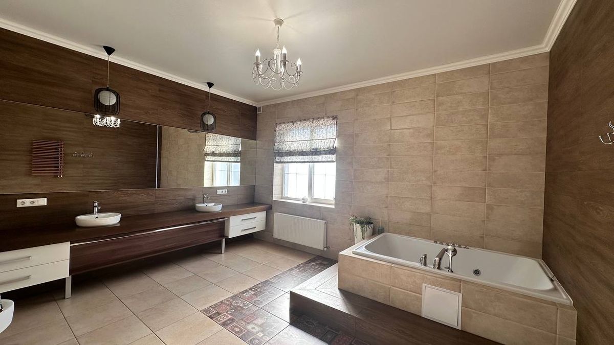A spacious house is for sale at Sovinion 3