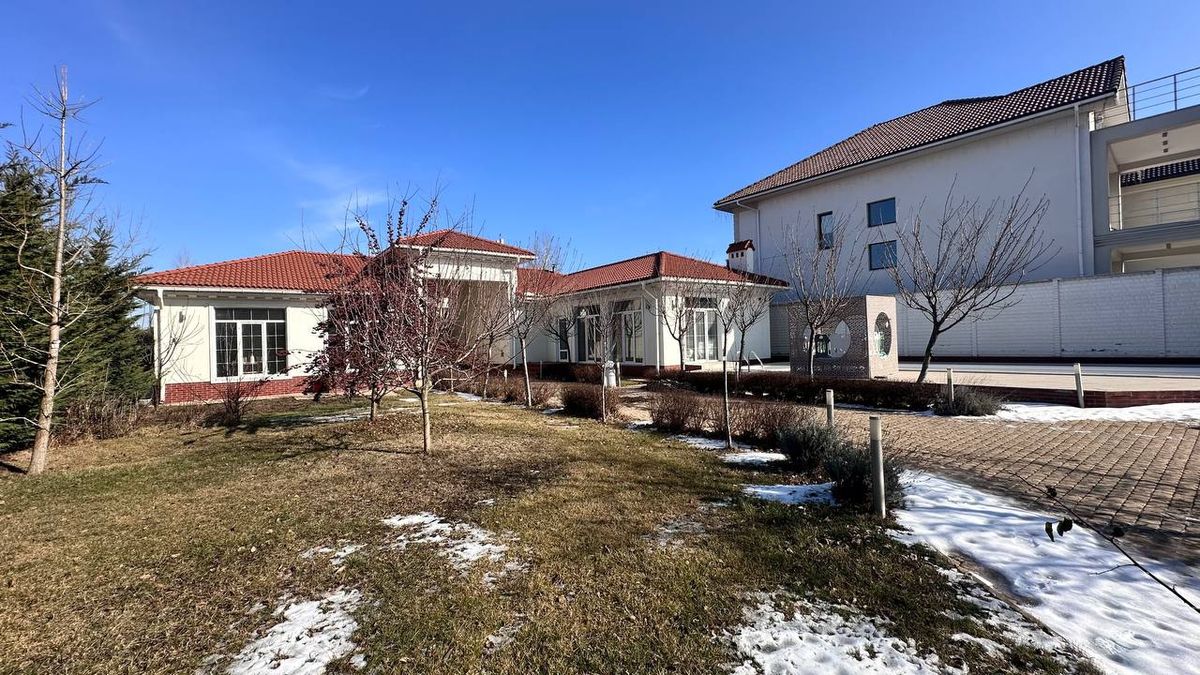 A spacious house is for sale at Sovinion 3