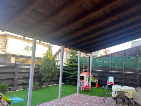 Будинок по вул Лісна
