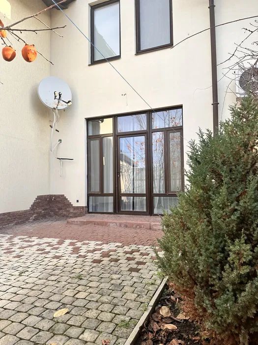 House at 11 Masiv St.