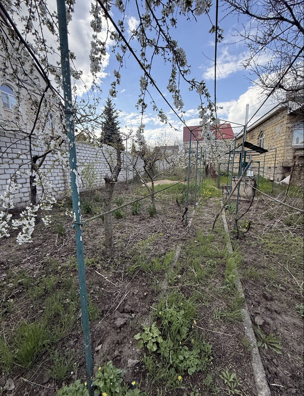 The house is located on Nezalezhnosti Street.