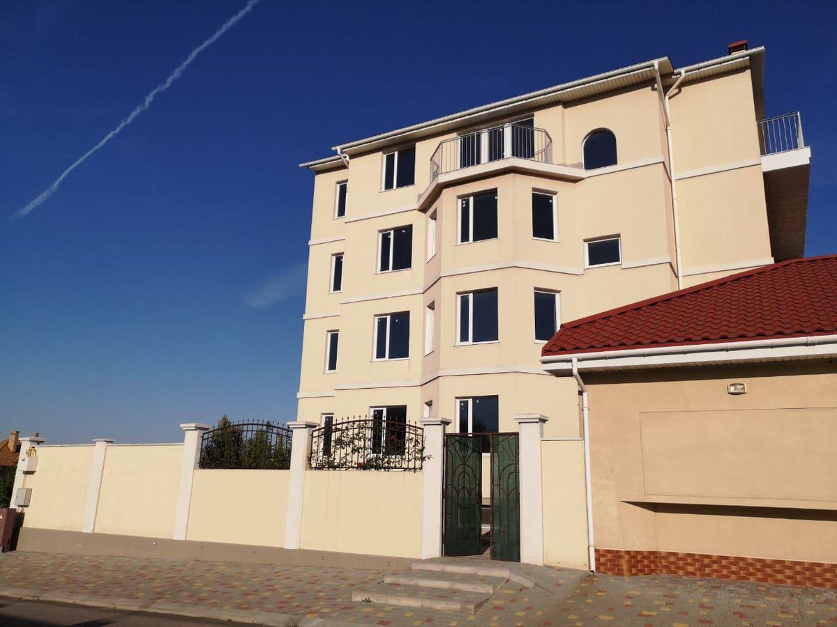 House on Raiduzhna Street