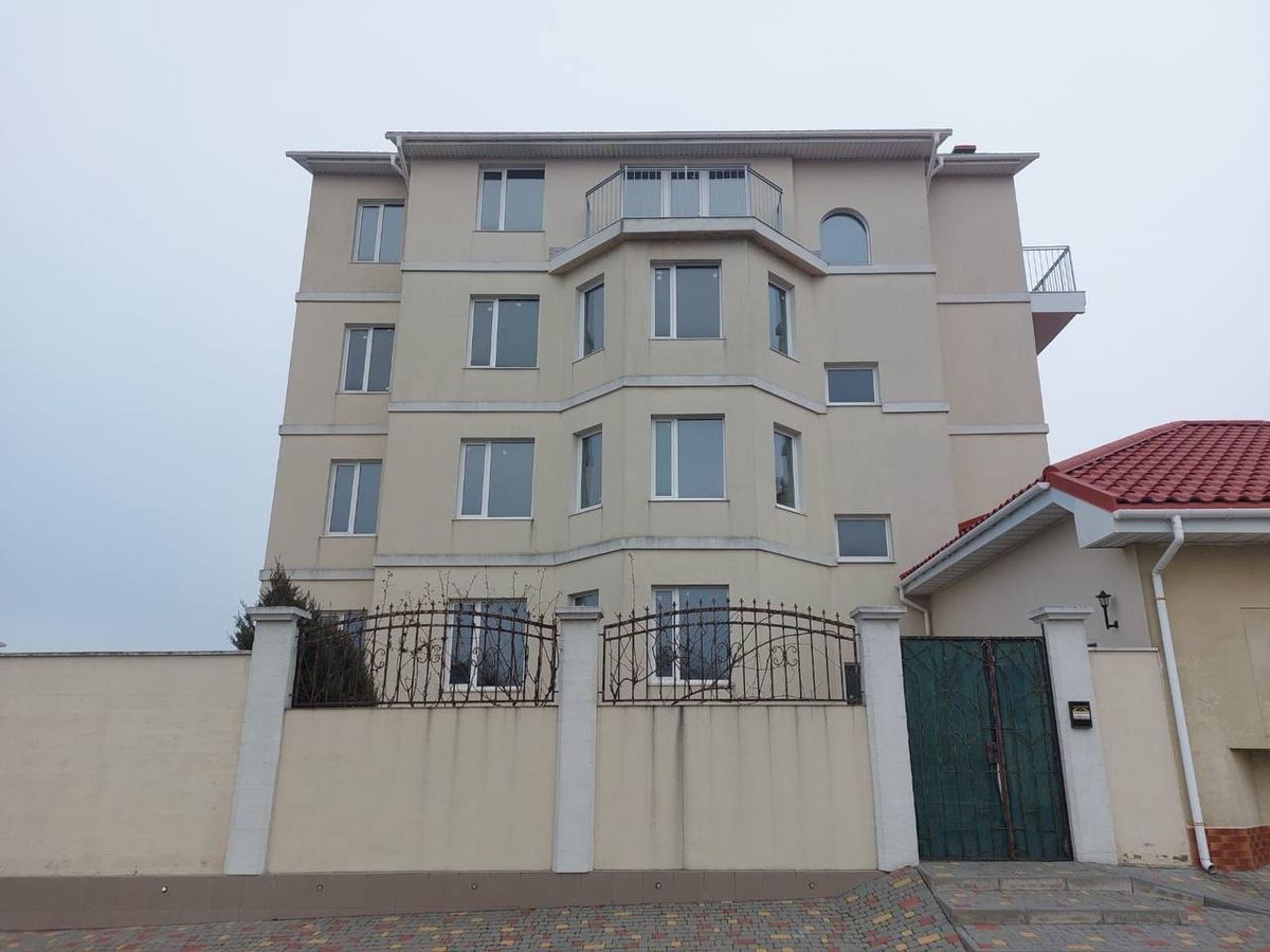 House on Raiduzhna Street