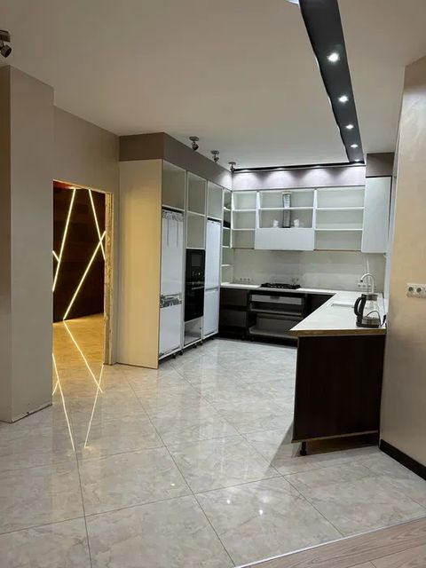 The house is located on Zatyishna Street.