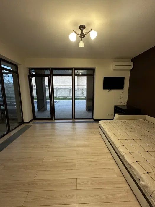 The house is located on Zatyishna Street.