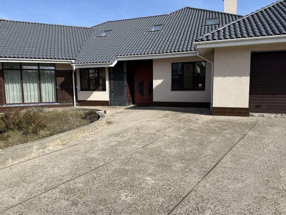 The house is located on Zatyishna Street.