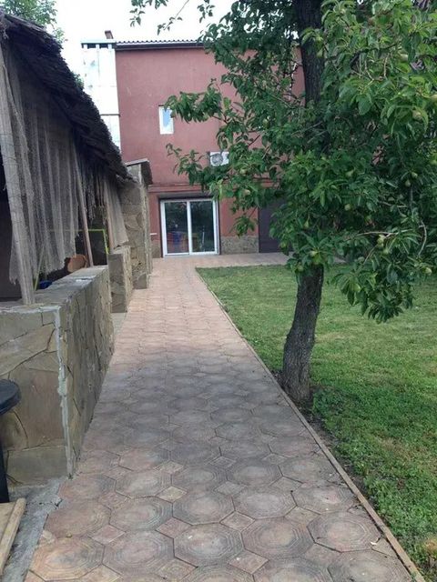 The house is located on Donskogo Dmitriya Street.