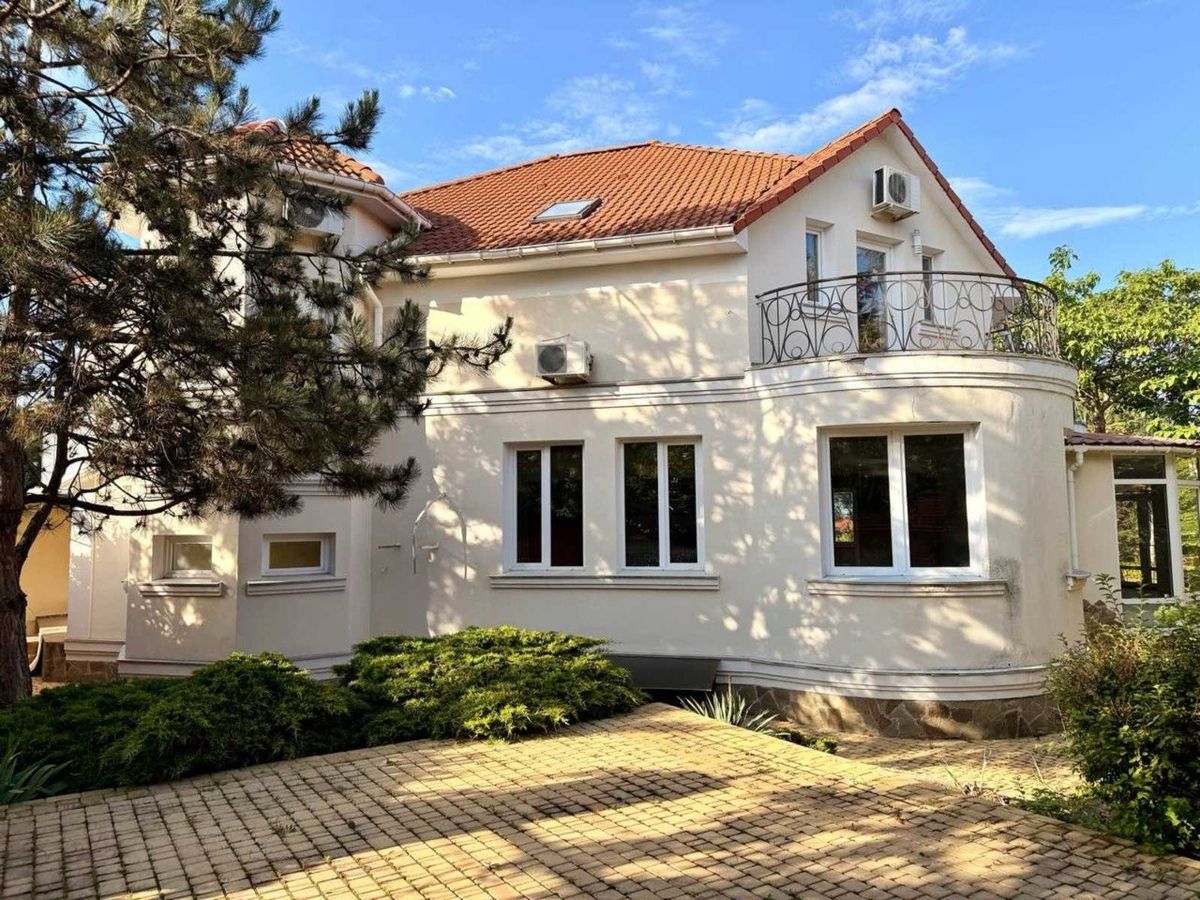 House on Tsentralna Street